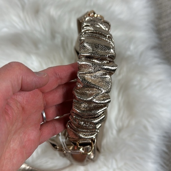 Urban Expressions Gold Stormi Crossbody Clutch Purse NWT - Picture 13 of 15